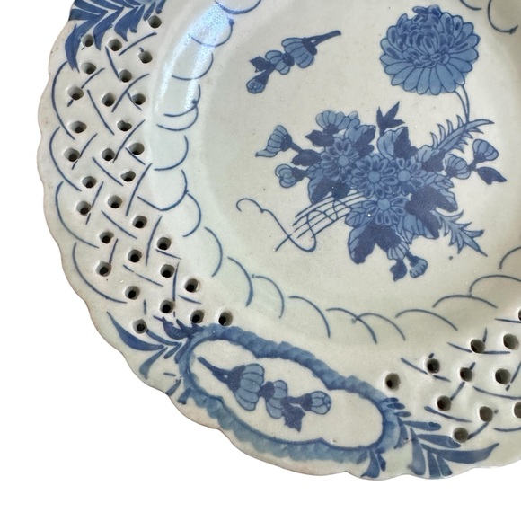 Vintage Chinese Reticulated Hand Painted Plate 9.5" Marked 'DA QING QIANLONG' - Picture 5 of 6